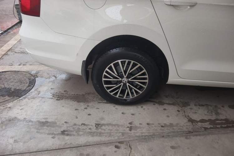 Used Volkswagen Jetta 2015 1.6L Manual Fashion Edition Right Rear Wheel Hub