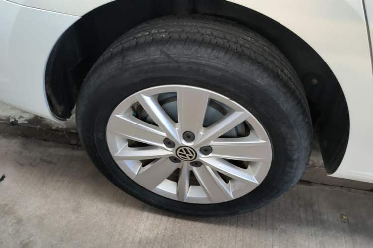 Used Volkswagen Jetta 2015 1.4L Manual Comfort Model Right Rear Wheel Hub