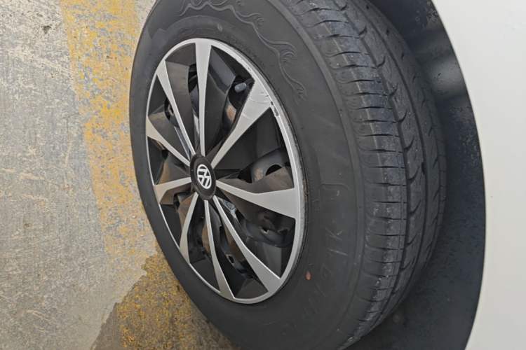 Used Volkswagen Jetta 2015 Value Edition 1.6L Automatic Fashion Version Right Rear Wheel Hub