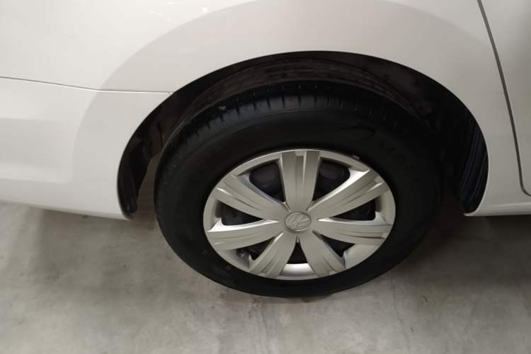 Used Volkswagen Jetta 2015 Value Edition 1.6L Manual Fashionable Style Right Rear Wheel Hub