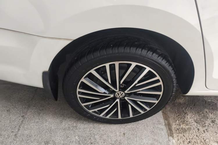 Used Volkswagen Jetta 2015 Value Edition 1.6L Automatic Fashion Version Right Rear Wheel Hub
