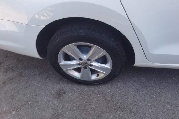 Used Volkswagen Jetta 2015 1.6L Automatic Luxury Model Right Rear Wheel Hub