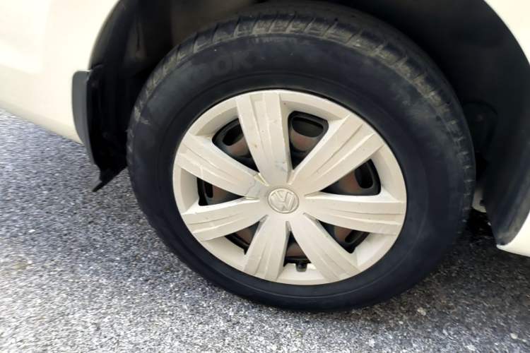 Used Volkswagen Jetta 2015 1.6L Automatic Fashion Model Right Rear Wheel Hub