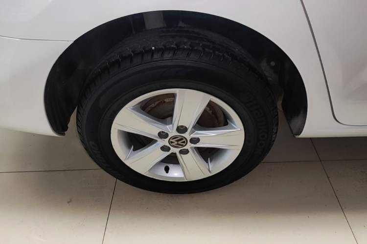 Used Volkswagen Jetta 2015 1.6L Manual Fashion Edition Right Rear Wheel Hub