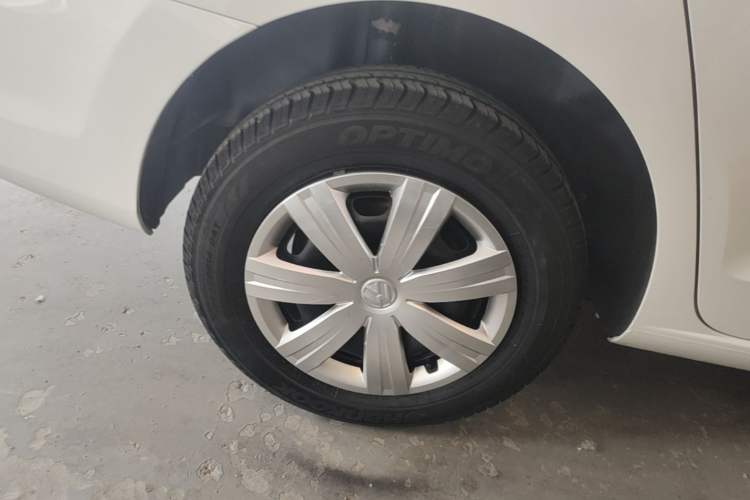 Used Volkswagen Jetta 2015 1.6L Manual Fashion Edition Right Rear Wheel Hub