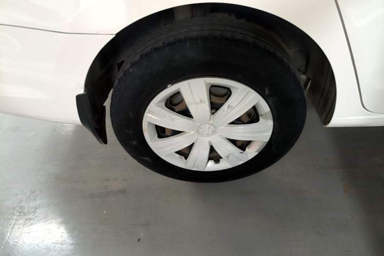Used Volkswagen Jetta 2015 Value Edition 1.6L Manual Fashionable Style Right Rear Wheel Hub
