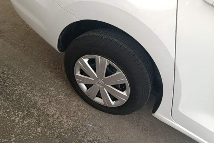 Used Volkswagen Jetta 2015 Value Edition 1.6L Manual Fashionable Style Right Rear Wheel Hub