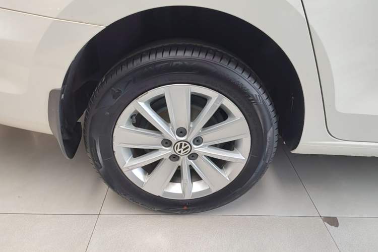 Used Volkswagen Jetta 2015 1.4L Manual Comfort Model Right Rear Wheel Hub