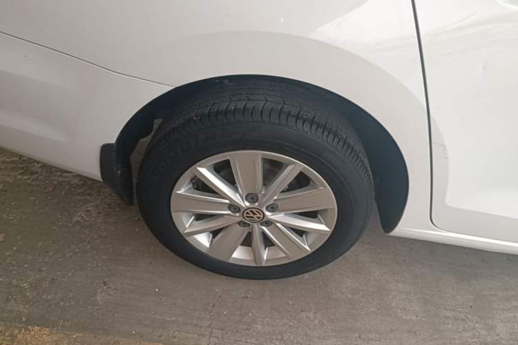 Used Volkswagen Jetta 2015 Zhuihui Edition 1.6L Manual Comfort Model Right Rear Wheel Hub