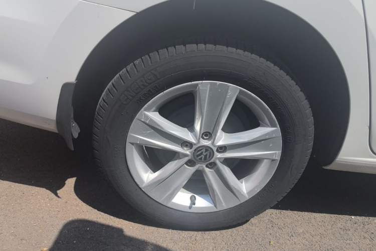 Used Volkswagen Jetta 2015 1.6L Automatic Luxury Model Right Rear Wheel Hub