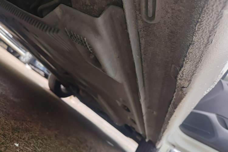 Used Volkswagen Jetta 2015 Value Edition 1.6L Automatic Comfort Version Right Side Sill