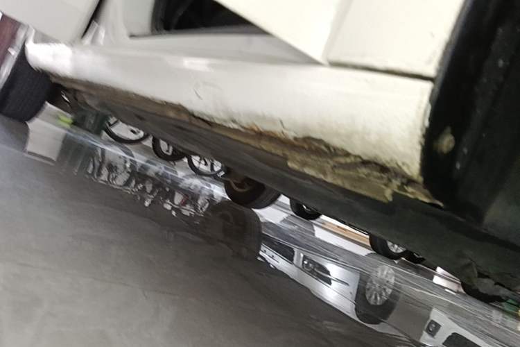 Used Volkswagen Jetta 2015 1.6L Manual Comfort Model Right Side Sill