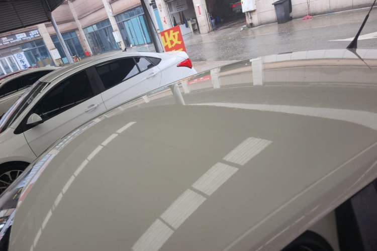 Used Volkswagen Jetta 2015 1.6L Manual Fashion Edition Roof