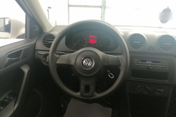Used Volkswagen Jetta 2015 1.4L Manual Fashion Model Steering Wheel