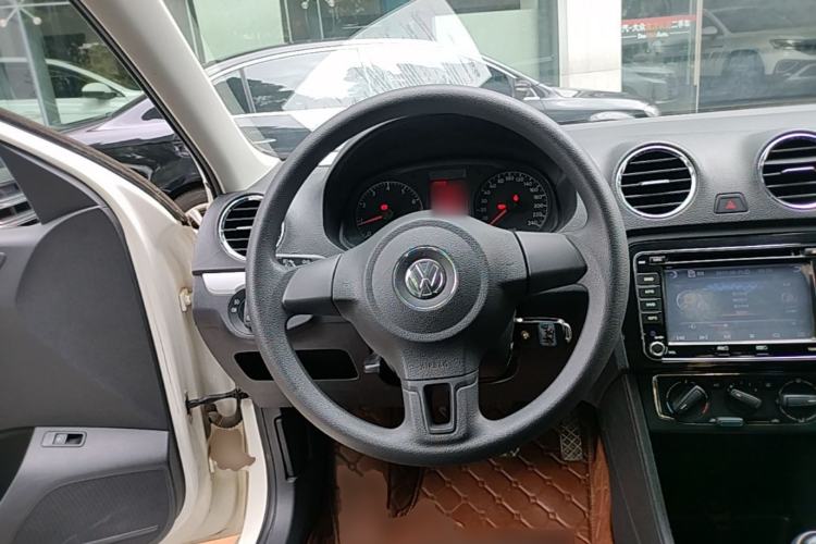 Used Volkswagen Jetta 2015 1.6L Manual Comfort Model Steering Wheel