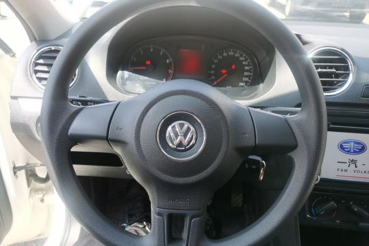 Used Volkswagen Jetta 2015 1.6L Manual Comfort Model Steering Wheel