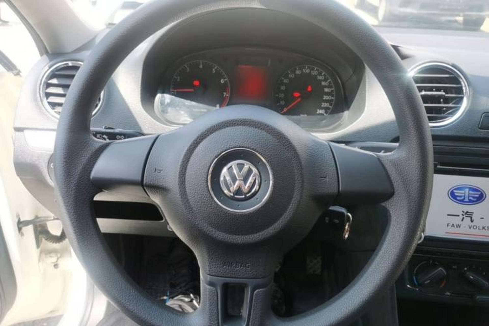 Used Volkswagen Jetta 2015 1.6L Manual Comfort Model Steering Wheel