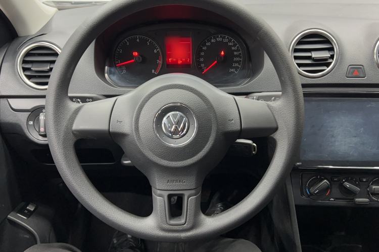 Used Volkswagen Jetta 2015 Zhuihui Edition 1.4L Manual Fashion Model Steering Wheel