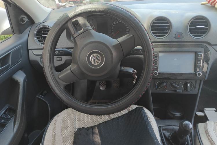 Used Volkswagen Jetta 2015 1.4L Manual Fashion Model Steering Wheel