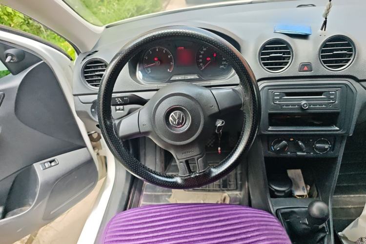 Used Volkswagen Jetta 2015 Zhuihui Edition 1.4L Manual Fashion Model Steering Wheel