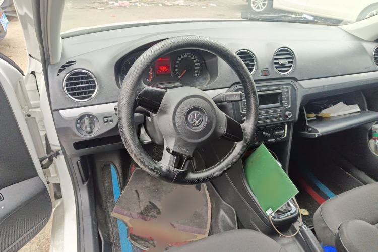 Used Volkswagen Jetta 2015 Value Edition 1.6L Automatic Comfort Version Steering Wheel