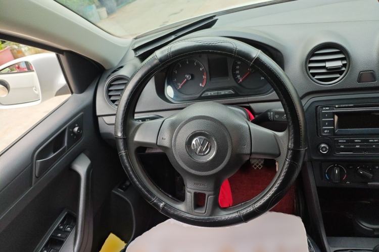Used Volkswagen Jetta 2015 Value Edition 1.6L Manual Fashionable Style Steering Wheel