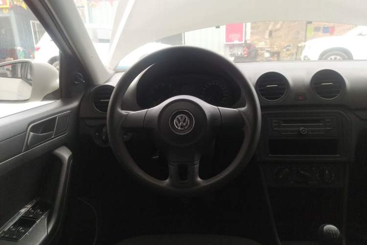 Used Volkswagen Jetta 2015 1.6L Manual Fashion Edition Steering Wheel