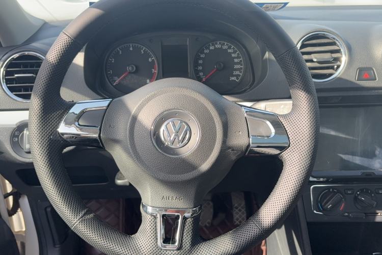 Used Volkswagen Jetta 2015 Value Edition 1.6L Automatic Comfort Version Steering Wheel
