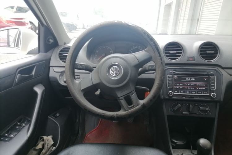 Used Volkswagen Jetta 2015 Zhuihui Edition 1.4L Manual Fashion Model Steering Wheel