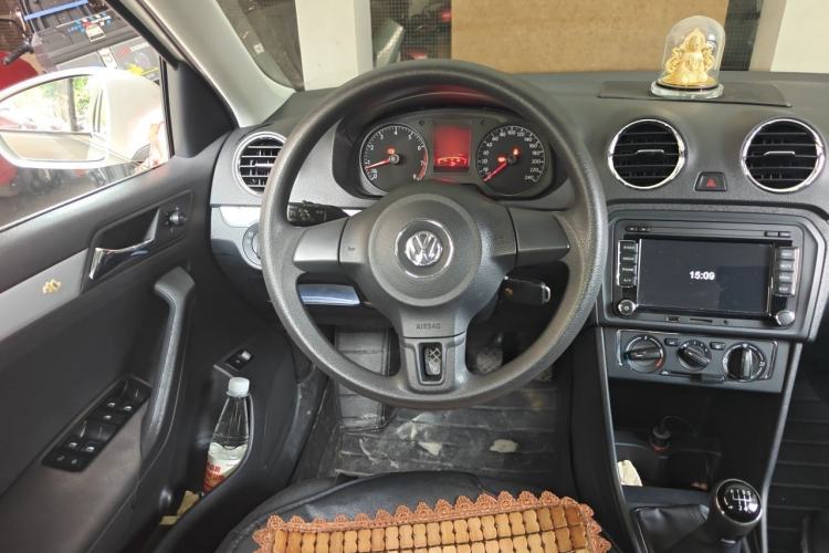 Used Volkswagen Jetta 2015 Zhuihui Edition 1.6L Manual Comfort Model Steering Wheel