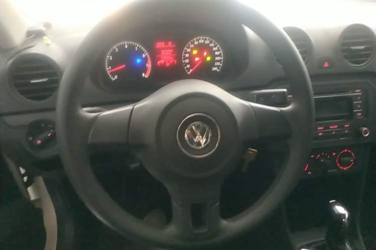 Used Volkswagen Jetta 2015 Value Edition 1.6L Automatic Fashion Version Steering Wheel