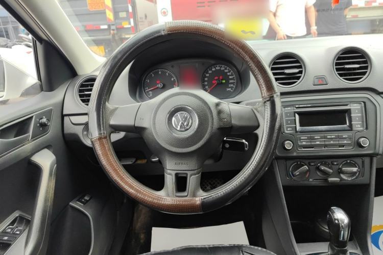 Used Volkswagen Jetta 2015 Value Edition 1.6L Automatic Fashion Version Steering Wheel