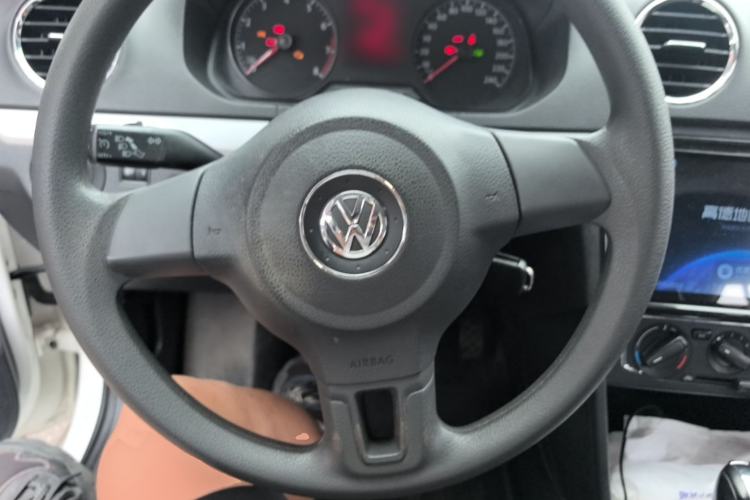 Used Volkswagen Jetta 2015 Value Edition 1.6L Automatic Comfort Version Steering Wheel