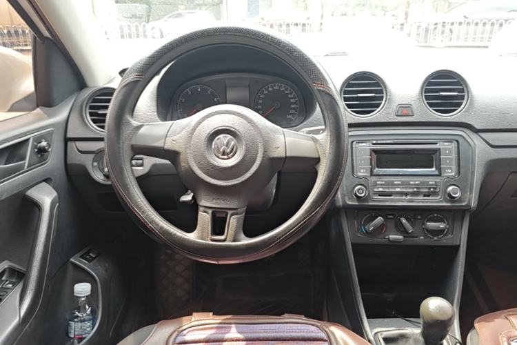 Used Volkswagen Jetta 2015 Zhuihui Edition 1.4L Manual Fashion Model Steering Wheel