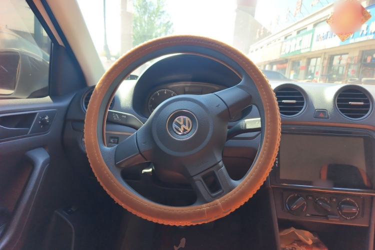 Used Volkswagen Jetta 2015 Value Edition 1.6L Manual Fashionable Style Steering Wheel