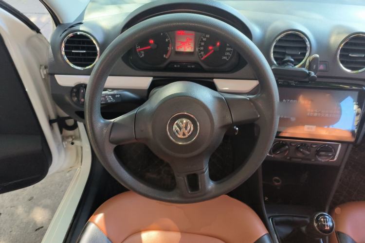Used Volkswagen Jetta 2015 Zhuihui Edition 1.6L Manual Comfort Model Steering Wheel