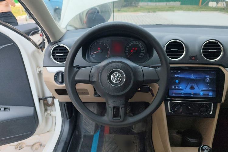 Used Volkswagen Jetta 2015 Zhihui Edition 1.4L Manual Comfort Model Steering Wheel
