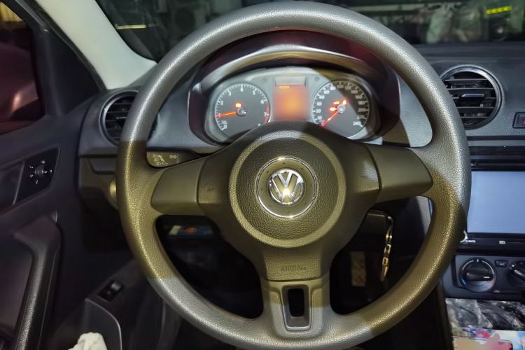 Used Volkswagen Jetta 2015 Zhuihui Edition 1.4L Manual Fashion Model Steering Wheel