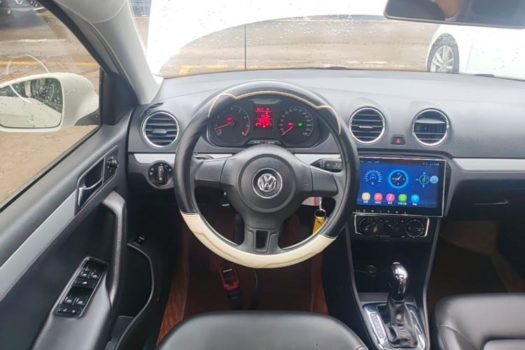 Used Volkswagen Jetta 2015 Value Edition 1.6L Automatic Comfort Version Steering Wheel