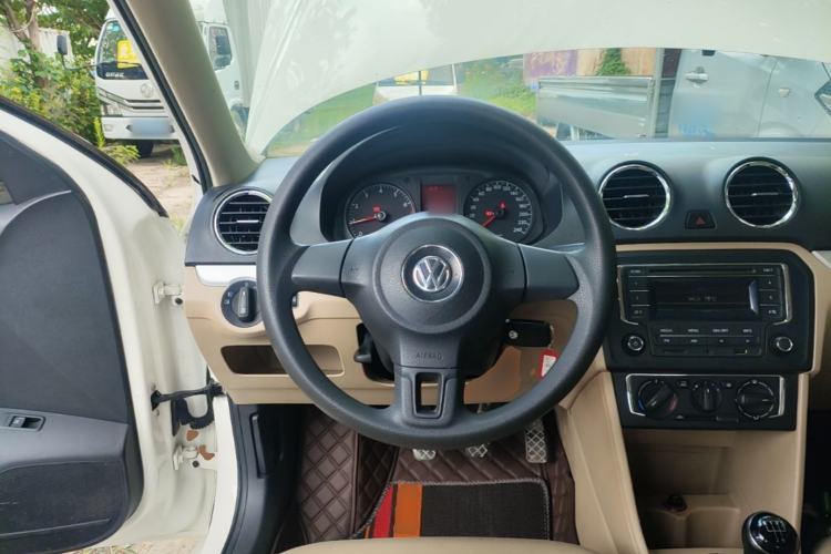 Used Volkswagen Jetta 2015 1.6L Manual Comfort Model Steering Wheel