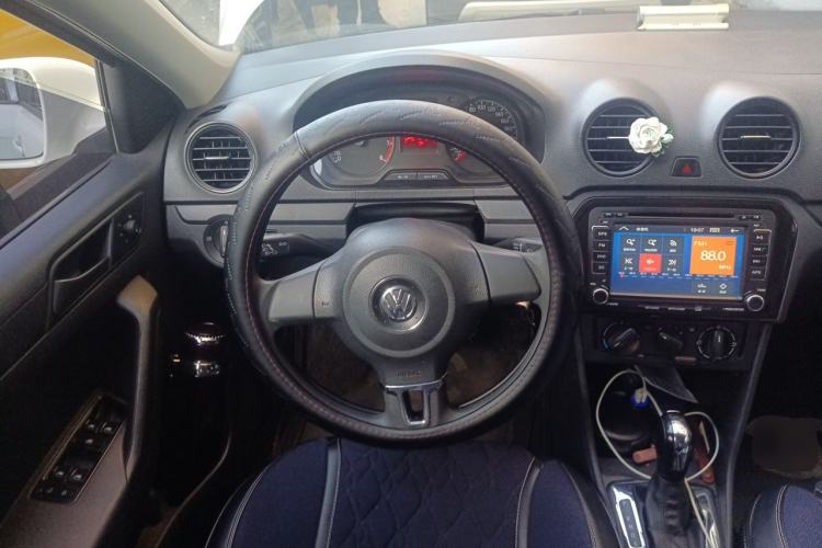 Used Volkswagen Jetta 2015 1.6L Automatic Fashion Model Steering Wheel