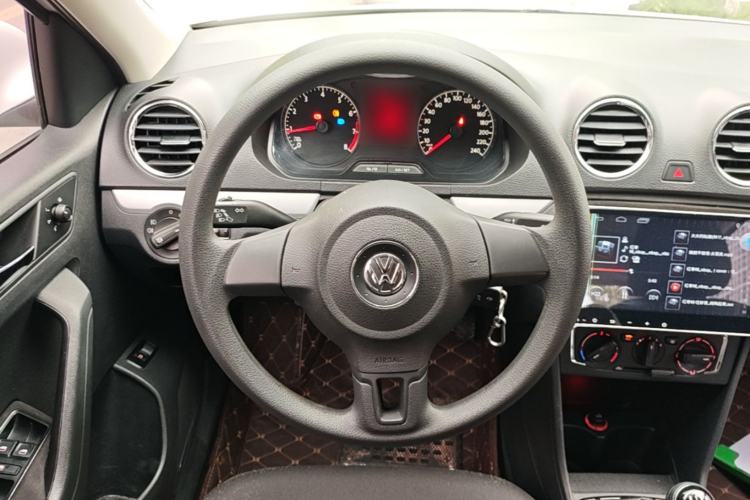 Used Volkswagen Jetta 2015 Zhuihui Edition 1.6L Manual Comfort Model Steering Wheel