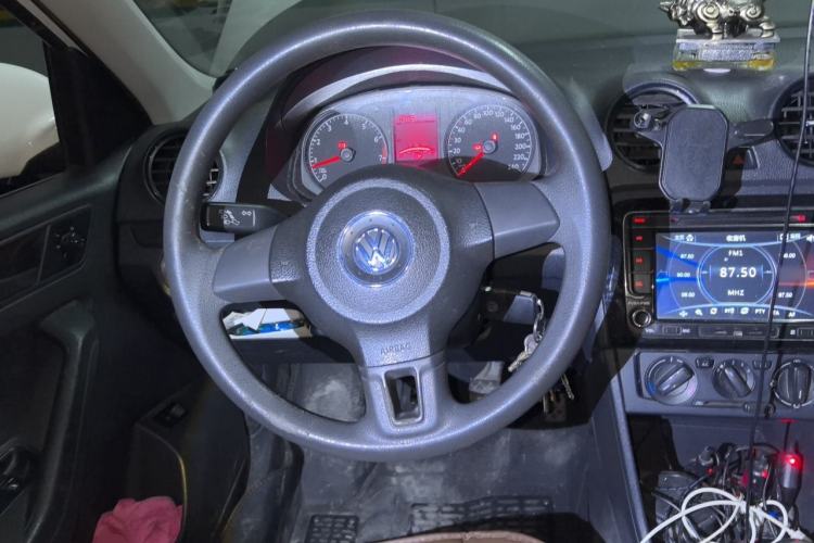 Used Volkswagen Jetta 2015 Zhuihui Edition 1.4L Manual Fashion Model Steering Wheel
