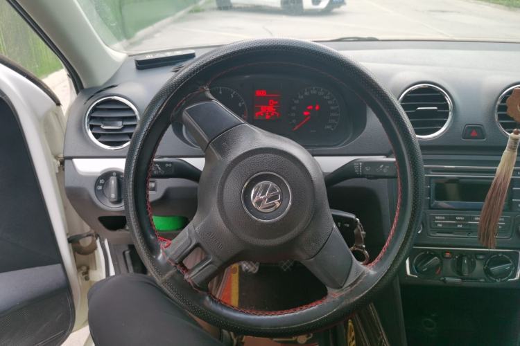 Used Volkswagen Jetta 2015 1.6L Manual Comfort Model Steering Wheel
