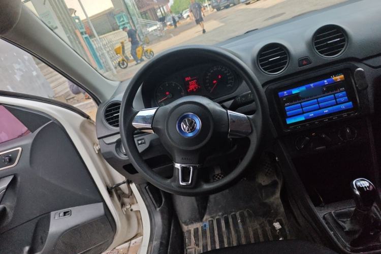 Used Volkswagen Jetta 2015 Value Edition 1.6L Manual Fashionable Style Steering Wheel