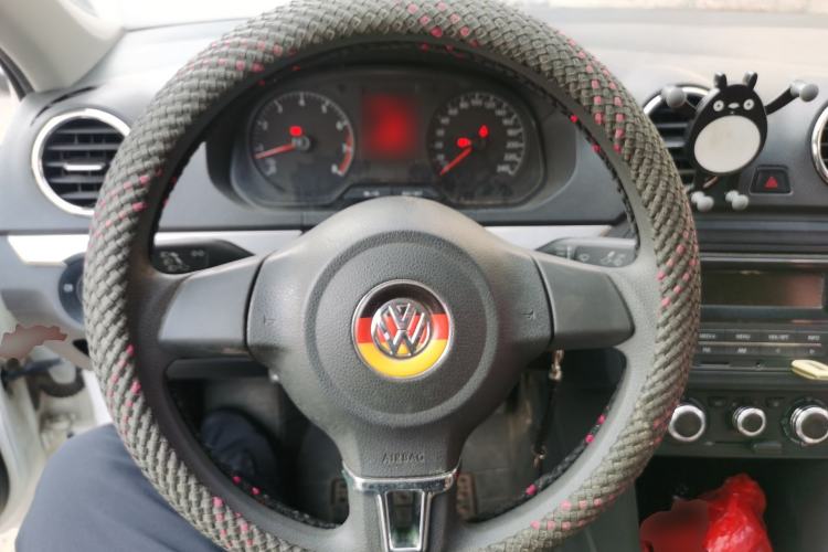 Used Volkswagen Jetta 2015 Zhuihui Edition 1.4L Manual Fashion Model Steering Wheel