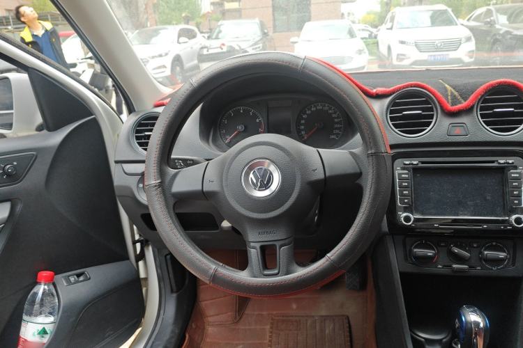 Used Volkswagen Jetta 2015 Value Edition 1.6L Automatic Fashion Version Steering Wheel