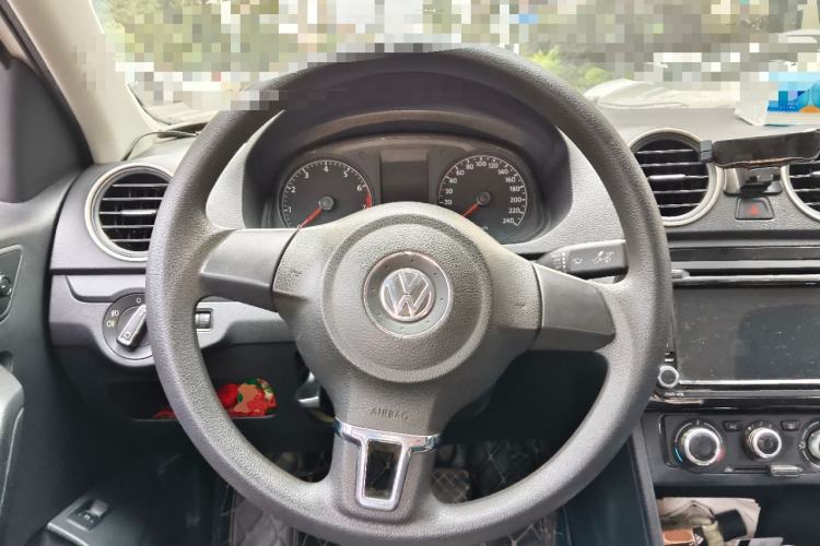 Used Volkswagen Jetta 2015 Value Edition 1.6L Automatic Fashion Version Steering Wheel