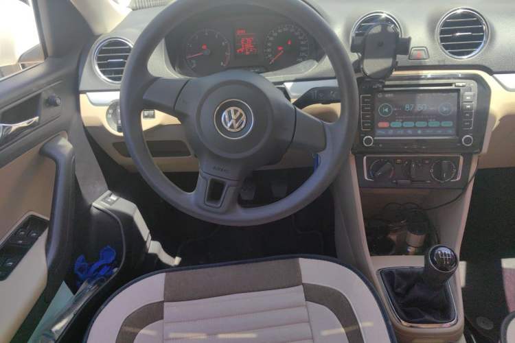 Used Volkswagen Jetta 2015 Zhuihui Edition 1.6L Manual Comfort Model Steering Wheel