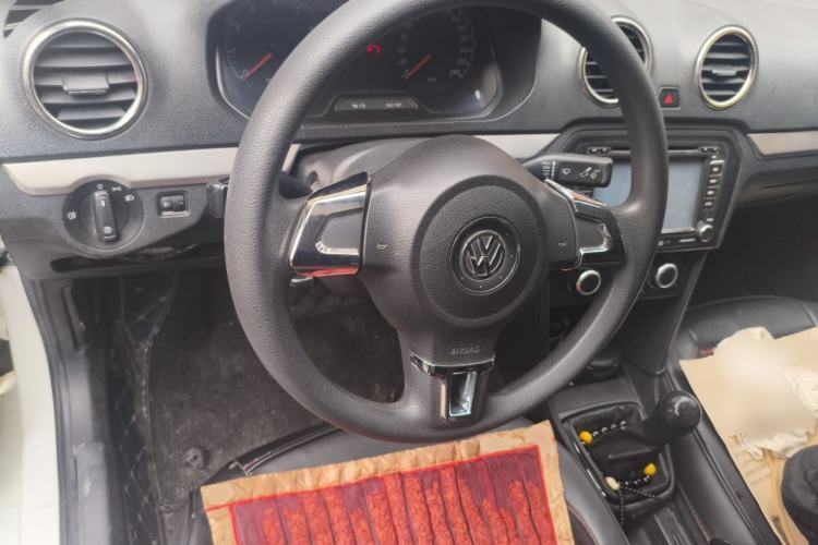 Used Volkswagen Jetta 2015 1.4L Manual Fashion Model Steering Wheel